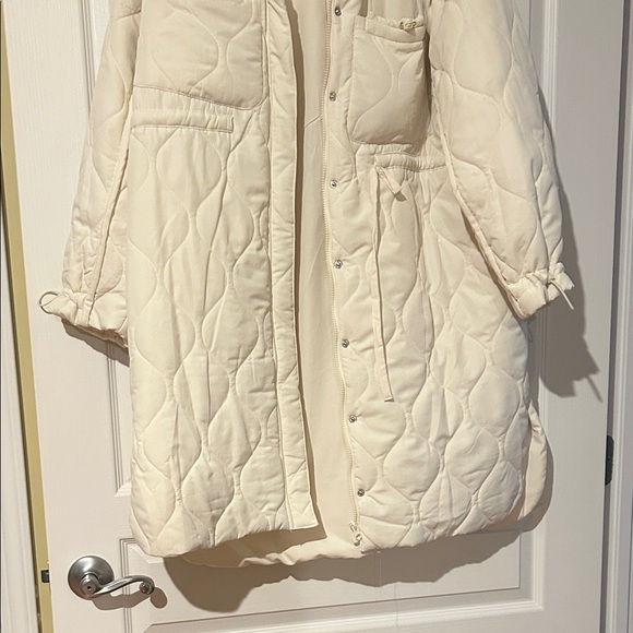 NWOT Motherhood Maternity Puffer Jacket in winter white - Picture 3 of 7